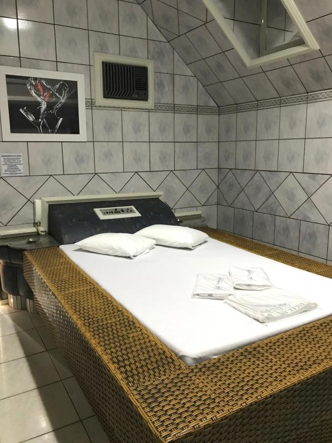 Genus Motel (Adults Only) 乌贝拉巴 外观 照片